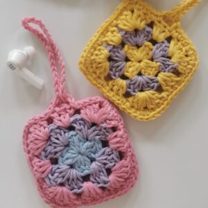 Etui na słuchawki "granny square"